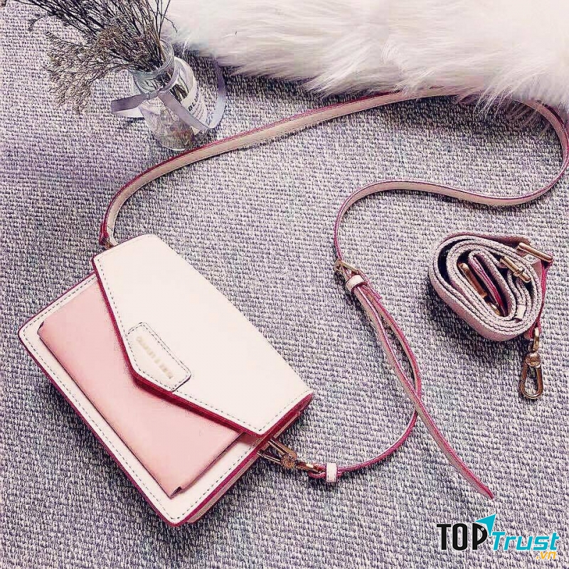 Thương hiệu túi xách “tầm trung” cuốn hút phái đẹp