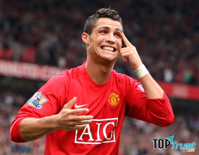 Tiền vệ ghi bàn nhiều  nhất trong lịch sử giải Ngoại hạng Anh