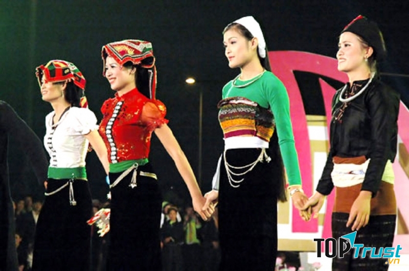 Trang phục dân tộc đẹp và độc đáo nhất ở Việt Nam