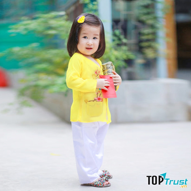 Trang phục đáng yêu cho bé đón Tết ngập tràn niềm vui