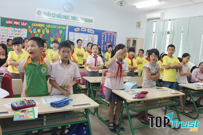 Trò chơi khởi động bằng cử chỉ, chơi tại chỗ cho học sinh tiểu học hứng thú vào tiết học