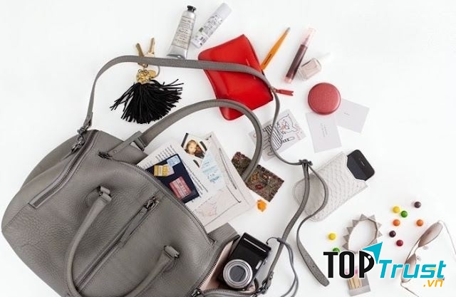 Vật dụng bất ly thân trong túi xách của con gái