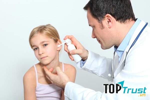 Xịt vệ sinh tai cho bé hiệu quả nhất hiện nay